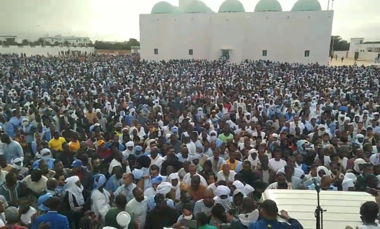 Photo of Des milliers de Nouakchottois accompagnent la dépouille de Souvi Ould Chein