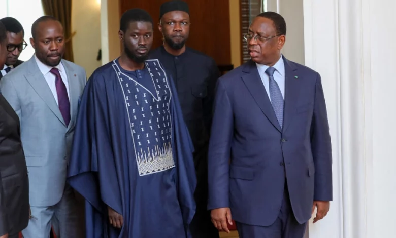 Photo of Au Sénégal, le président Macky Sall reçoit Bassirou Diomaye Faye et Ousmane Sonko
