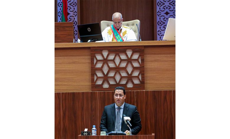 Photo of Le Premier Ministre ould N’diaye devant le Parlement (Tribune)