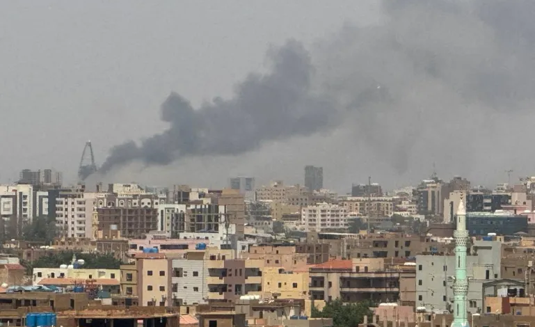 Photo of تجدد الاشتباكات في الخرطوم والفاشر وانقطاع الاتصالات بأم درمان