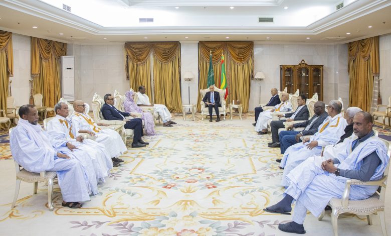 Photo of رئيس الجمهورية بقادة أحزاب الأغلبية الداعمة لبرنامجه الانتخابي