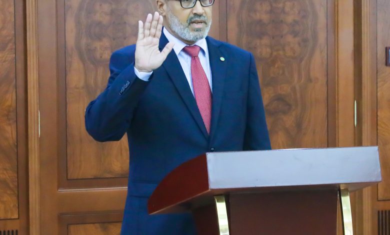 Photo of رئيس الجمهورية يشرف علي تأدية لليمين القانونية لمفتش العام للدولة