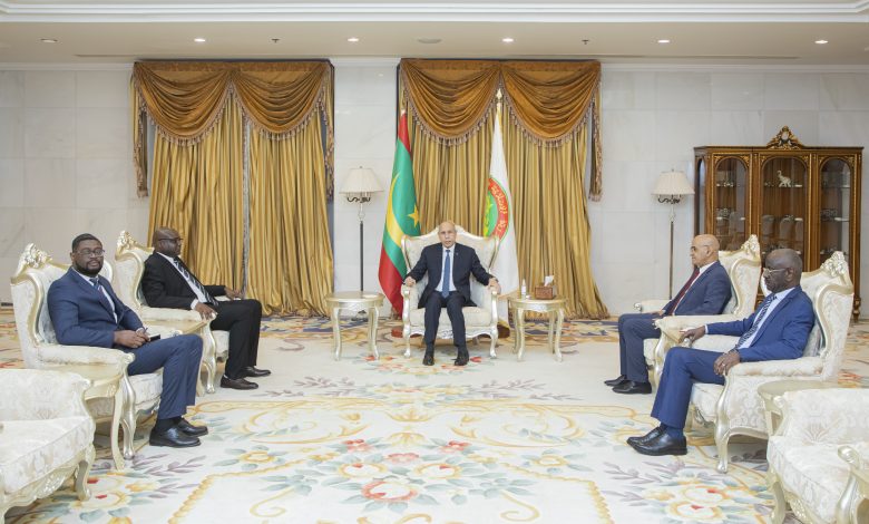 Photo of رئيس الجمهورية يستقبل كاتب الدولة للجاليات في جمهورية غينيا بيساو