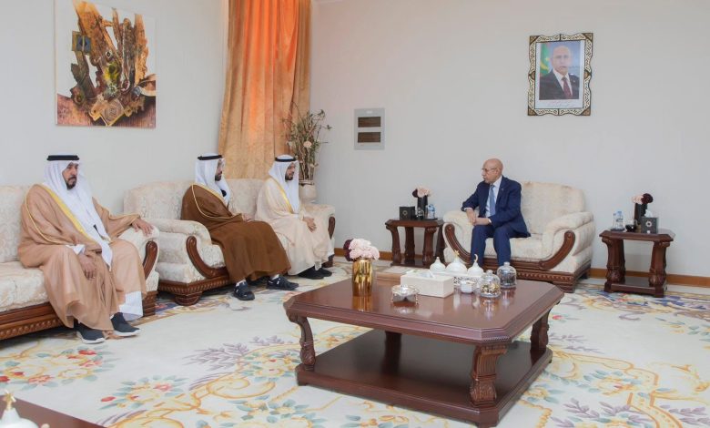 Photo of علي هامش حفل تكريم الفائزين في مسابقة لحفظ وفهم المتون المحظرية، رئيس الجمهورية يلتقي رئيس الهيئة العامة للشؤون حلإسلامية والأوقاف والزكاة بدولة الإمارات