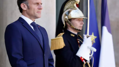 Photo of France-Algérie: Paris annonce l’expulsion de douze diplomates et rappelle son ambassadeur