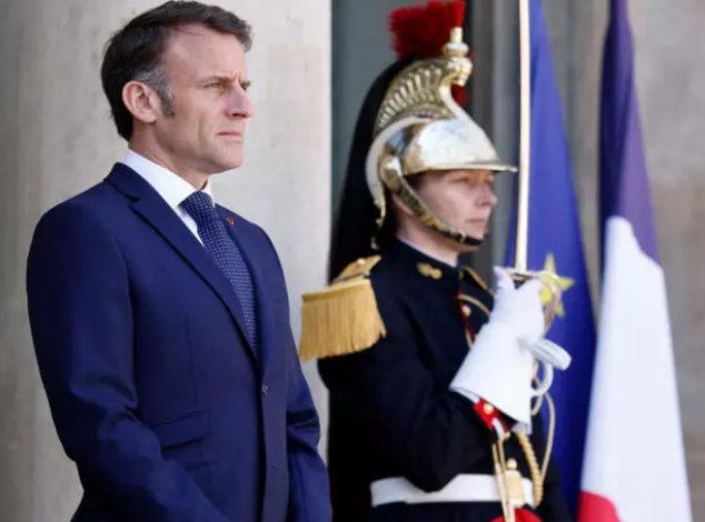 Photo of France-Algérie: Paris annonce l’expulsion de douze diplomates et rappelle son ambassadeur