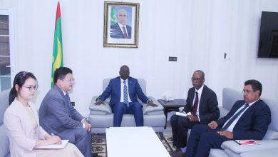 Photo of Le ministre délégué chargé du Budget s’entretient avec l’ambassadeur de Chine dans notre pays