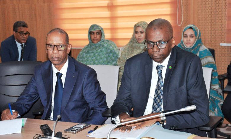 Photo of الوزير المنتدب المكلف بالميزانية يستعرض أمام لجنة المالية مشروع قانون المصادقة على اتفاقية تجميع ديون البنك المركزي على الدولة