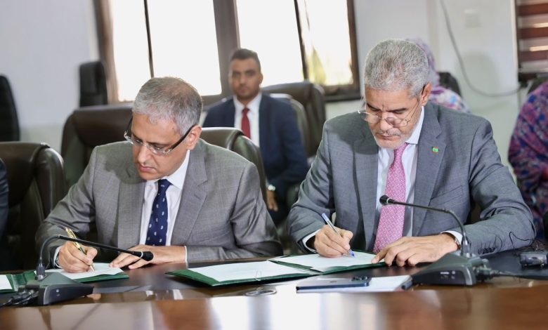 Photo of Les ministres de l’Économie et des Finances, et celui de l’Énergie et du Pétrole, signent le premier contrat de partenariat public-privé pour la création d’une centrale hybride d’énergie renouvelable