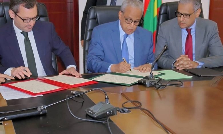 Photo of La Mauritanie et la France concluent un accord de financement pour la construction de dix centrales énergétiques hybrides