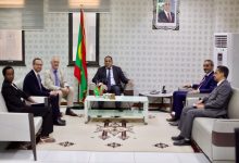 Photo of الأمين العام لوزارة الاقتصاد و المبعوث الخاص للمملكة المتحدة لمنطقة الساحل يبحثان تعزيز التعاون ودعم ملف اللاجئين