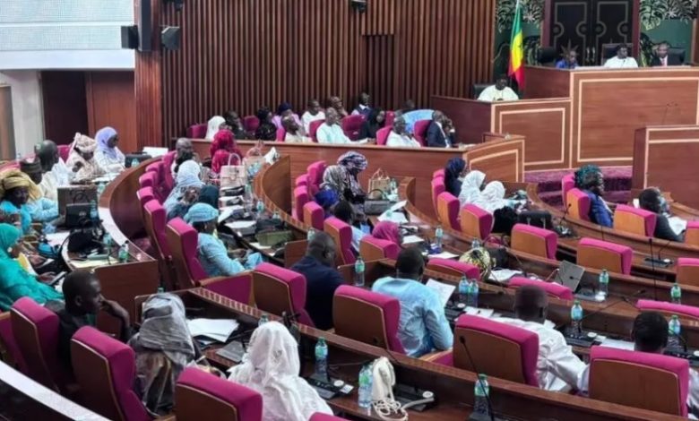Sénégal: l’Assemblée nationale valide une réforme de la Constitution, le gouvernement annonce un référendum