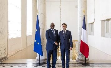 Photo of لماذا التقى ماكرون بالرئيس السنغالي السابق ماكي سال؟