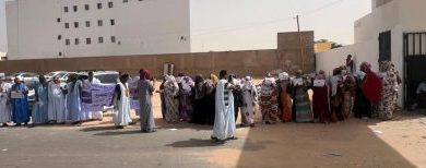 Photo of Des enseignants manifestent devant le ministère de l’Éducation pour réclamer l’ouverture des mutations et des transferts