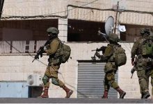 Photo of إصابة طفل وشاب فلسطينيين خلال اقتحام الجيش الإسرائيلي رام الله والبيرة
