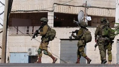 Photo of إصابة طفل وشاب فلسطينيين خلال اقتحام الجيش الإسرائيلي رام الله والبيرة
